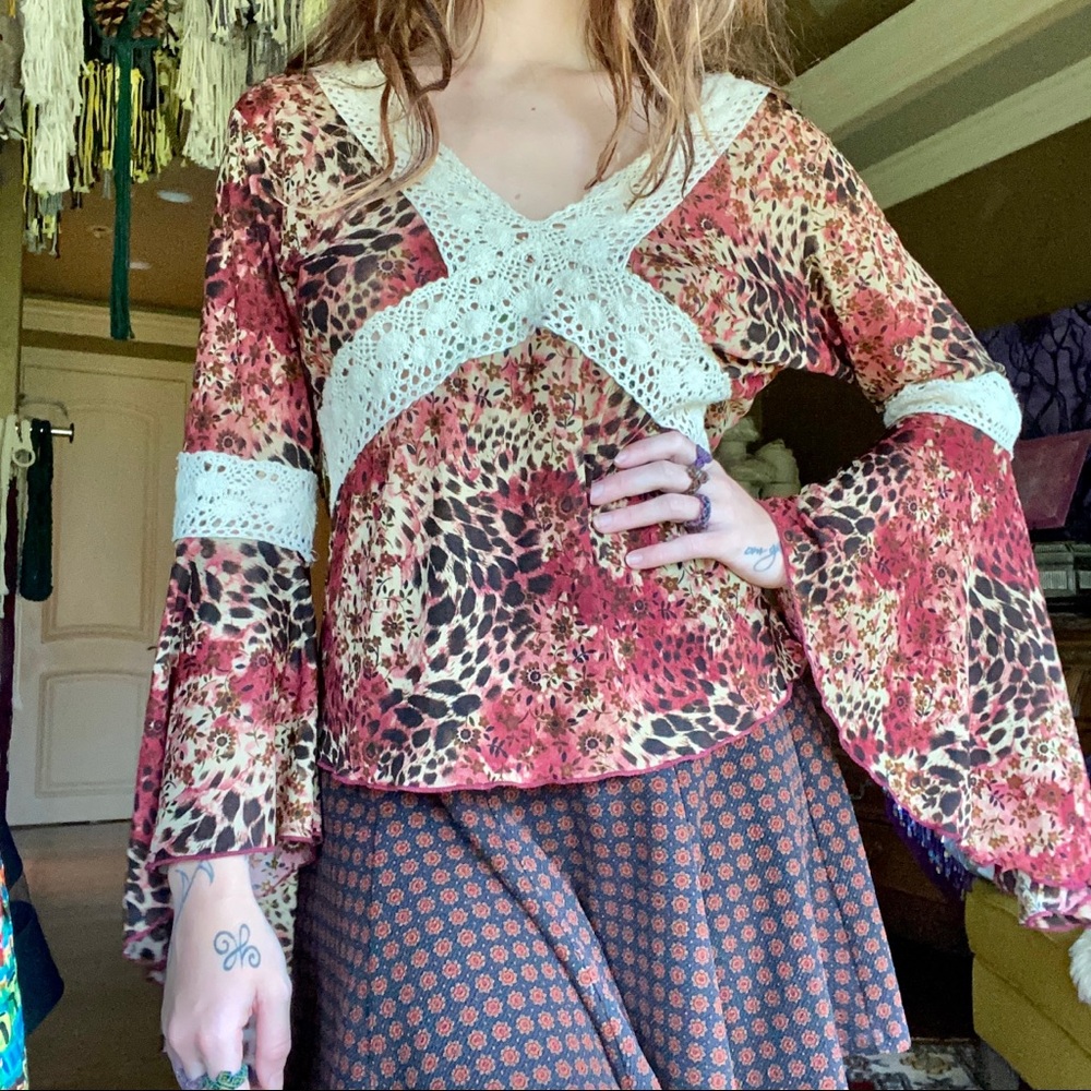 Durable Bell Bottom Sleeves Top